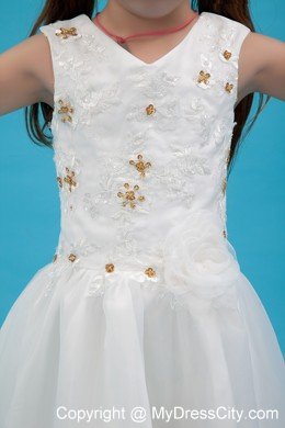 V-neck Floor-length Organza A-line Flower Girl Dress Appliques Accent