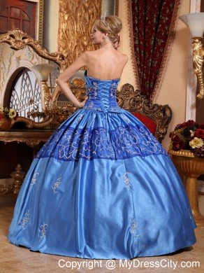 Luxury Embroidery Sweetheart Taffeta Quinceanera Dress