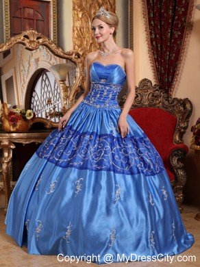 Luxury Embroidery Sweetheart Taffeta Quinceanera Dress