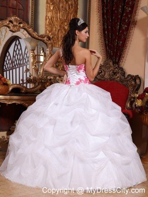 White Sweetheart Organza Quinceanera Dress with Pink Appliques