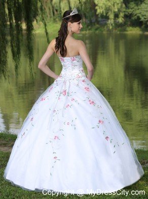 Sweetheart Organza Sweet 16 Dress with Embroidery Decorated