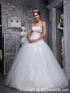 Elegant White Strapless Quinceanera Dress with Beading