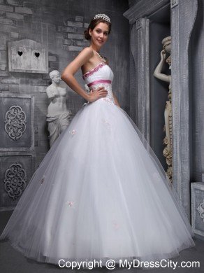 Elegant White Strapless Quinceanera Dress with Beading