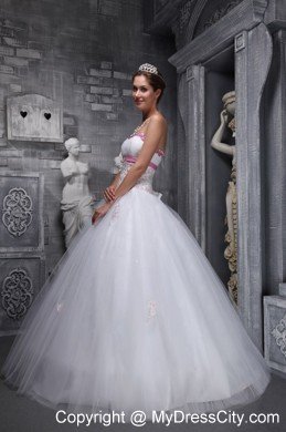 Elegant White Strapless Quinceanera Dress with Beading