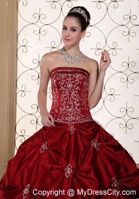 Wine Red Strapless Pick-ups Wedding Gown 2013 Corset Back