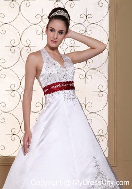 Beautiful Halter Top Embroidery Ribbon Wedding Dress with Red Train