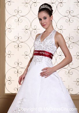 Beautiful Halter Top Embroidery Ribbon Wedding Dress with Red Train