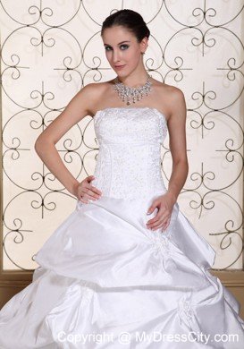 Best seller A-line White Pick-ups Wedding Dress Embroidery On Taffeta