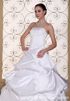 Best seller A-line White Pick-ups Wedding Dress Embroidery On Taffeta