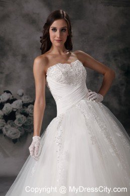 Clearance Sweetheart Court Train Appliques Tulle Wedding Ball Gown