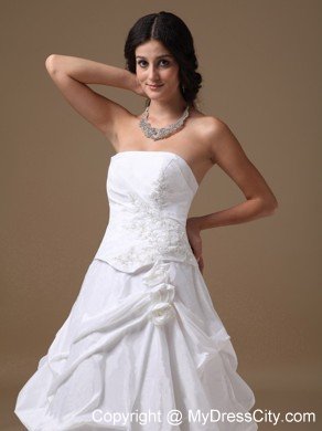 White A-line Strapless Taffeta Appliques Wedding Dress with Court Train