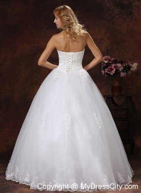 2013 Luxurious Lace Halter Appliques and Beading Wedding Gowns