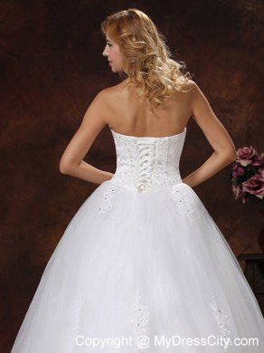 2013 Luxurious Lace Halter Appliques and Beading Wedding Gowns