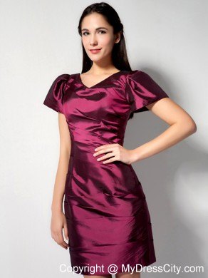 Burgundy V-neck Mini-length Nightclub Dress with Short Sleeves