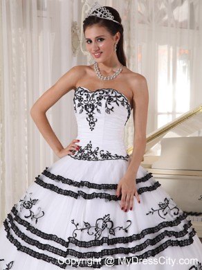 White and Black Sweetheart Tulle Embroidery Sweet 15 Dresses