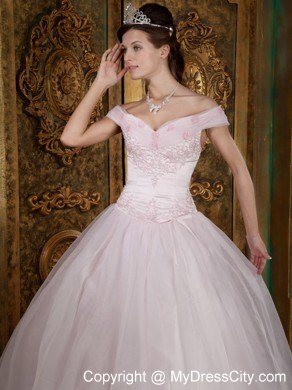 Light Pink Off The Shoulder Appliques Organza Sweet 15 Dresses