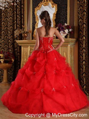 V-cut Neck Red Strapless Pick-ups Tulle Quinceanera Dress