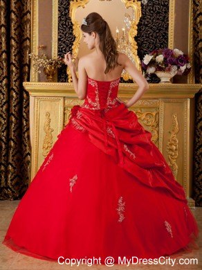 Red Sweetheart Taffeta Quinceanera Dress with Appliques