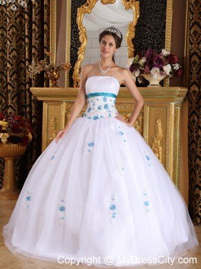 Appliques Strapless White Satin and Tulle Quinceanera Gowns