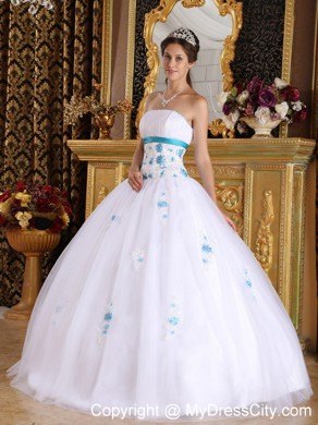 Appliques Strapless White Satin and Tulle Quinceanera Gowns