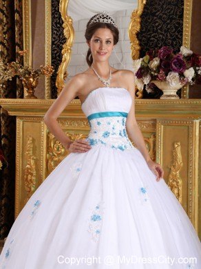 Appliques Strapless White Satin and Tulle Quinceanera Gowns