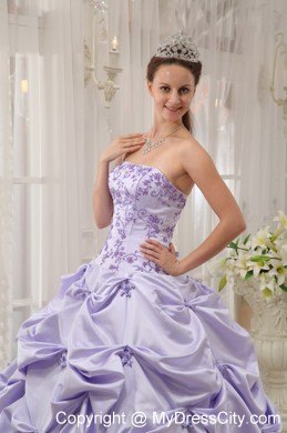 Lilac Strapless Appliques Quinceanera Dress for Girls