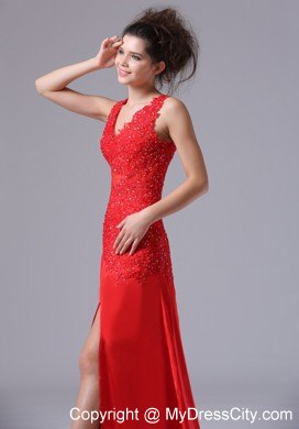 2013 Dazzling Chiffon Beading Brush Train V-neck Red Prom Dress