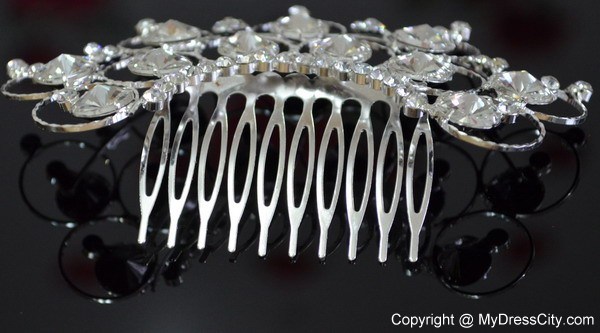 Luxurious Tiara With Delicate Rhinestones Adorned