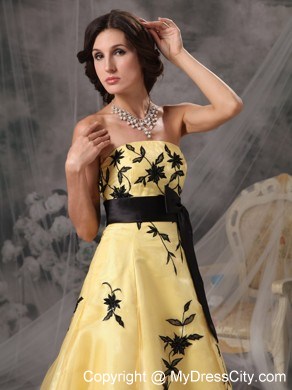 Yellow And Black A-line Prom Dress Strapless Appliques