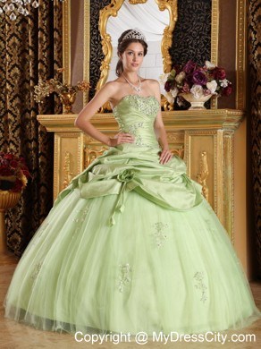 Yellow Green Taffeta Beading Dress For Sweet 15 with Ruches