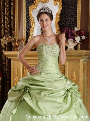 Yellow Green Taffeta Beading Dress For Sweet 15 with Ruches