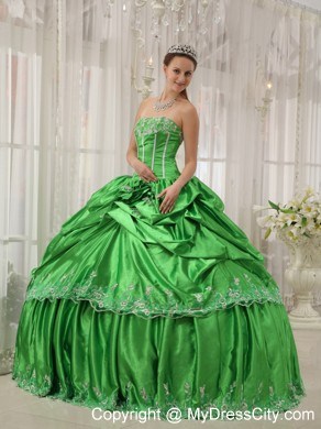 Spring Green Ball Gowns Strapless Taffeta Puffy Quinceanera Dress