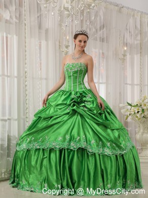 Spring Green Ball Gowns Strapless Taffeta Puffy Quinceanera Dress