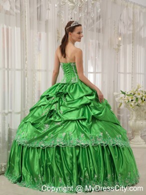 Spring Green Ball Gowns Strapless Taffeta Puffy Quinceanera Dress