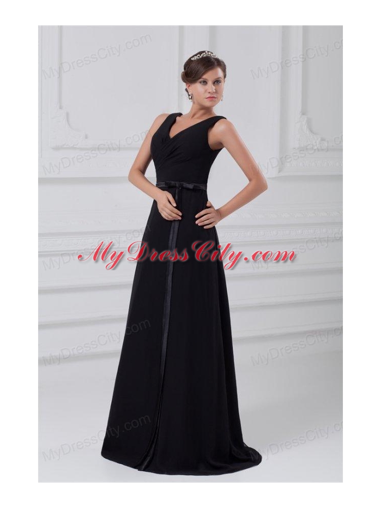 Column V-neck Black Floor-length Ruching Chiffon Zipper Up Prom Dress