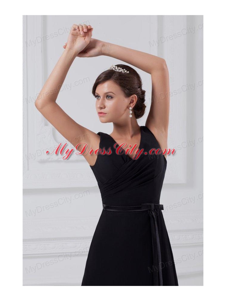 Column V-neck Black Floor-length Ruching Chiffon Zipper Up Prom Dress