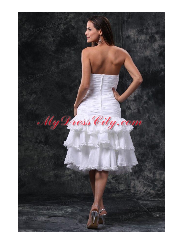 A-Line Strapless Knee-length Bowknot and Ruching Taffeta Wedding Dress