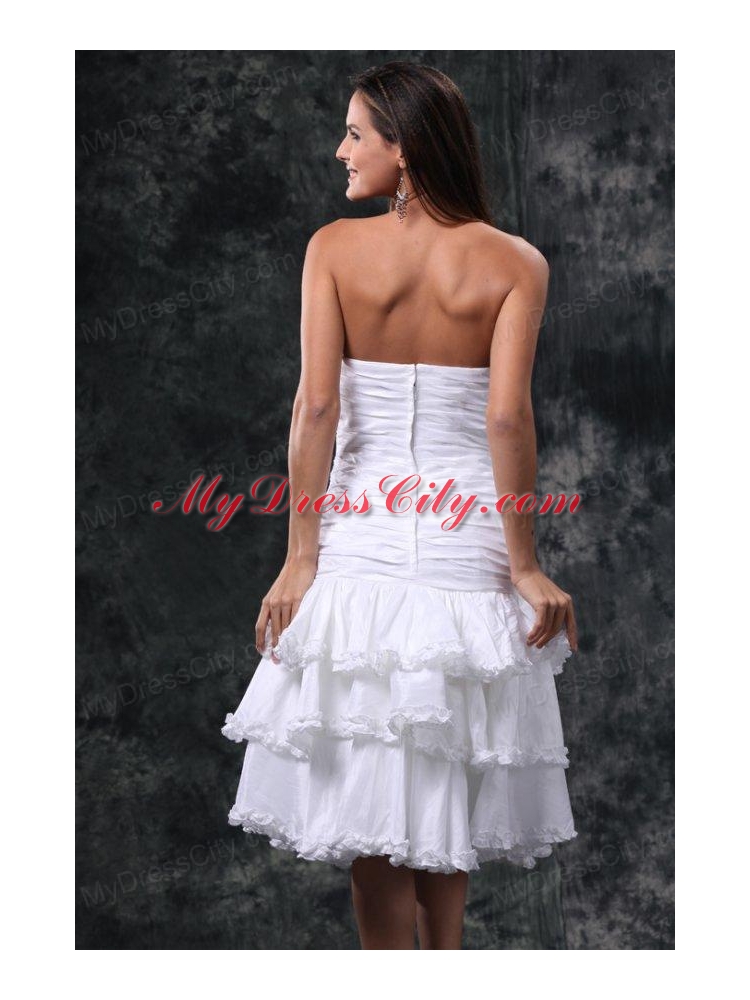 A-Line Strapless Knee-length Bowknot and Ruching Taffeta Wedding Dress