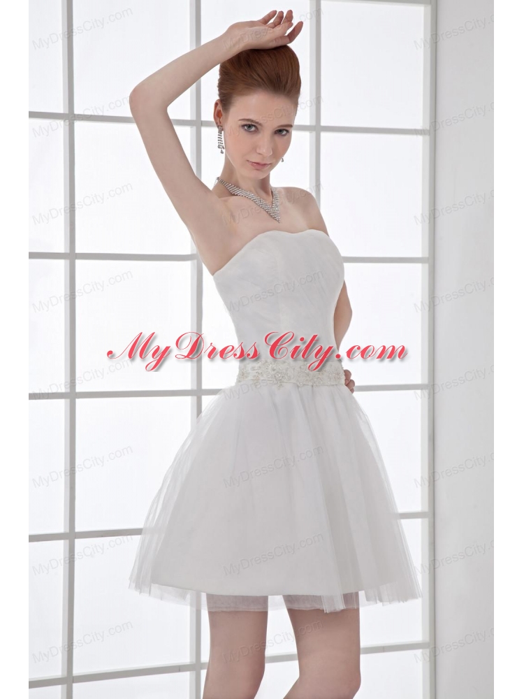 2014 Cheap A-line Strapless Tulle Appliques Wedding Dress with Mini-length