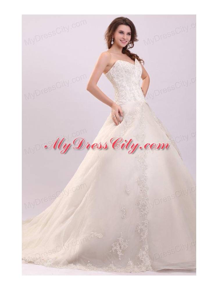 Sweetheart Ball Gown Appliques Decorate Wedding Dress with Train