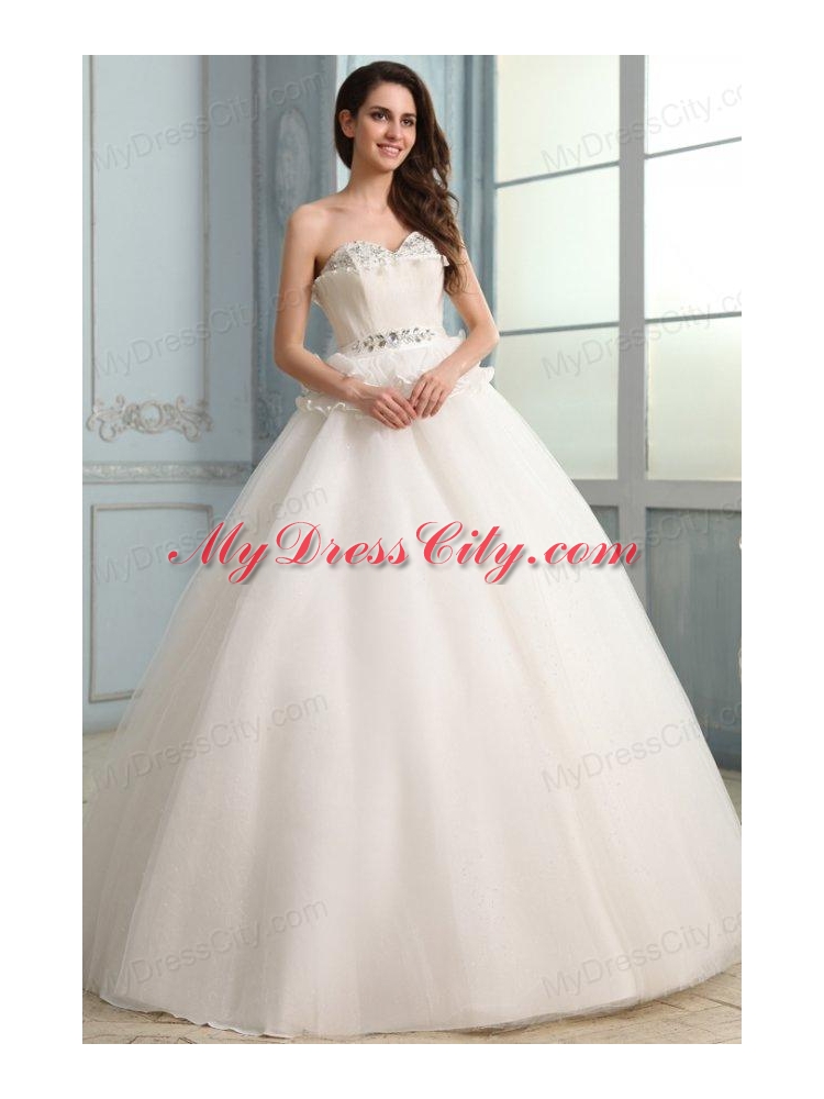 Sweetheart Beading and Pleats Floor-length Wedding Dress in Ball Gown