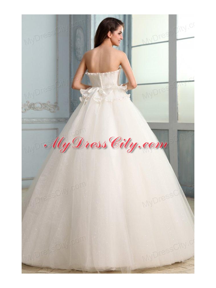 Sweetheart Beading and Pleats Floor-length Wedding Dress in Ball Gown