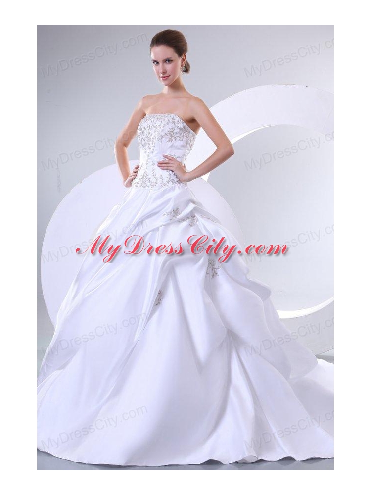 A-Line Sweetheart Embroidery Lace Up Wedding Dress with Brush Train