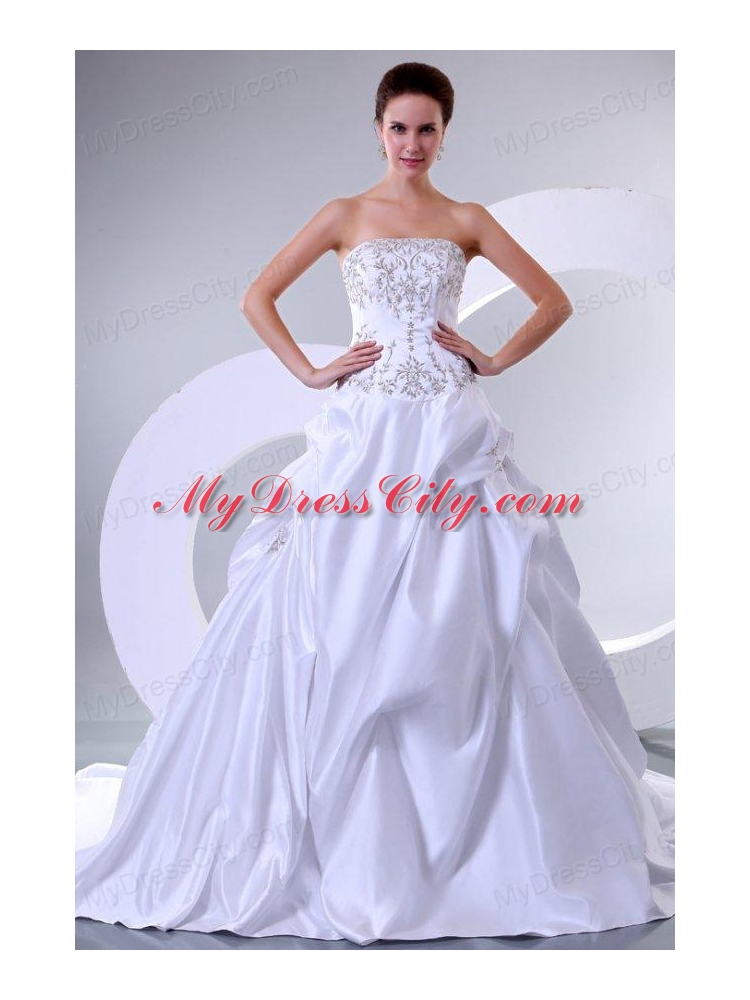 A-Line Sweetheart Embroidery Lace Up Wedding Dress with Brush Train