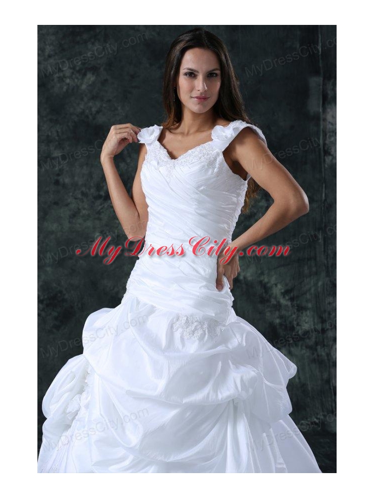 Elegant Ball Gown V-Neck Taffeta Appliques Wedding Dress