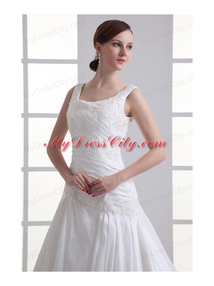 Luxurious A-line Scoop Chapel Train Wedding Dress with Appliques