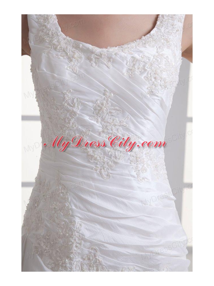 Luxurious A-line Scoop Chapel Train Wedding Dress with Appliques