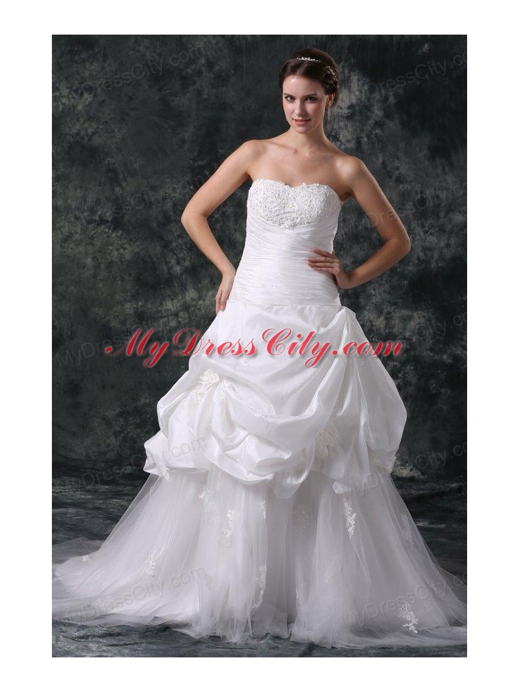 Luxurious A-Line Sweetheart Appliques and Beading Lace Up Wedding Dress