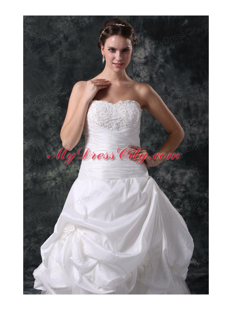 Luxurious A-Line Sweetheart Appliques and Beading Lace Up Wedding Dress