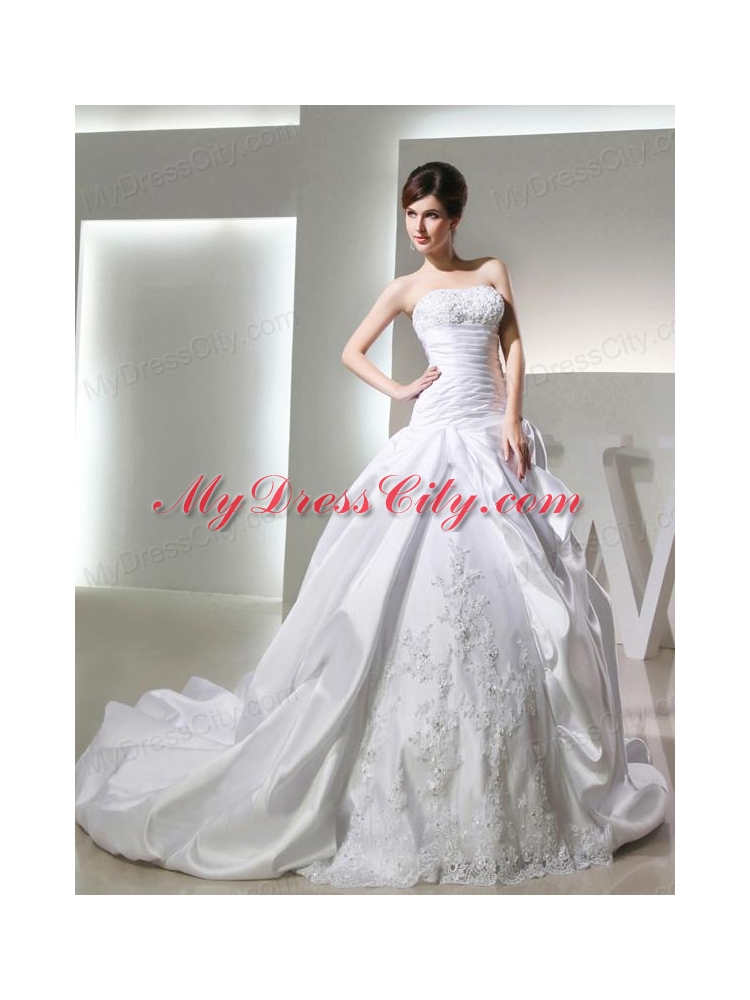 Luxurious Ball Gown Strapless Wedding Dress with Appliques and Ruching